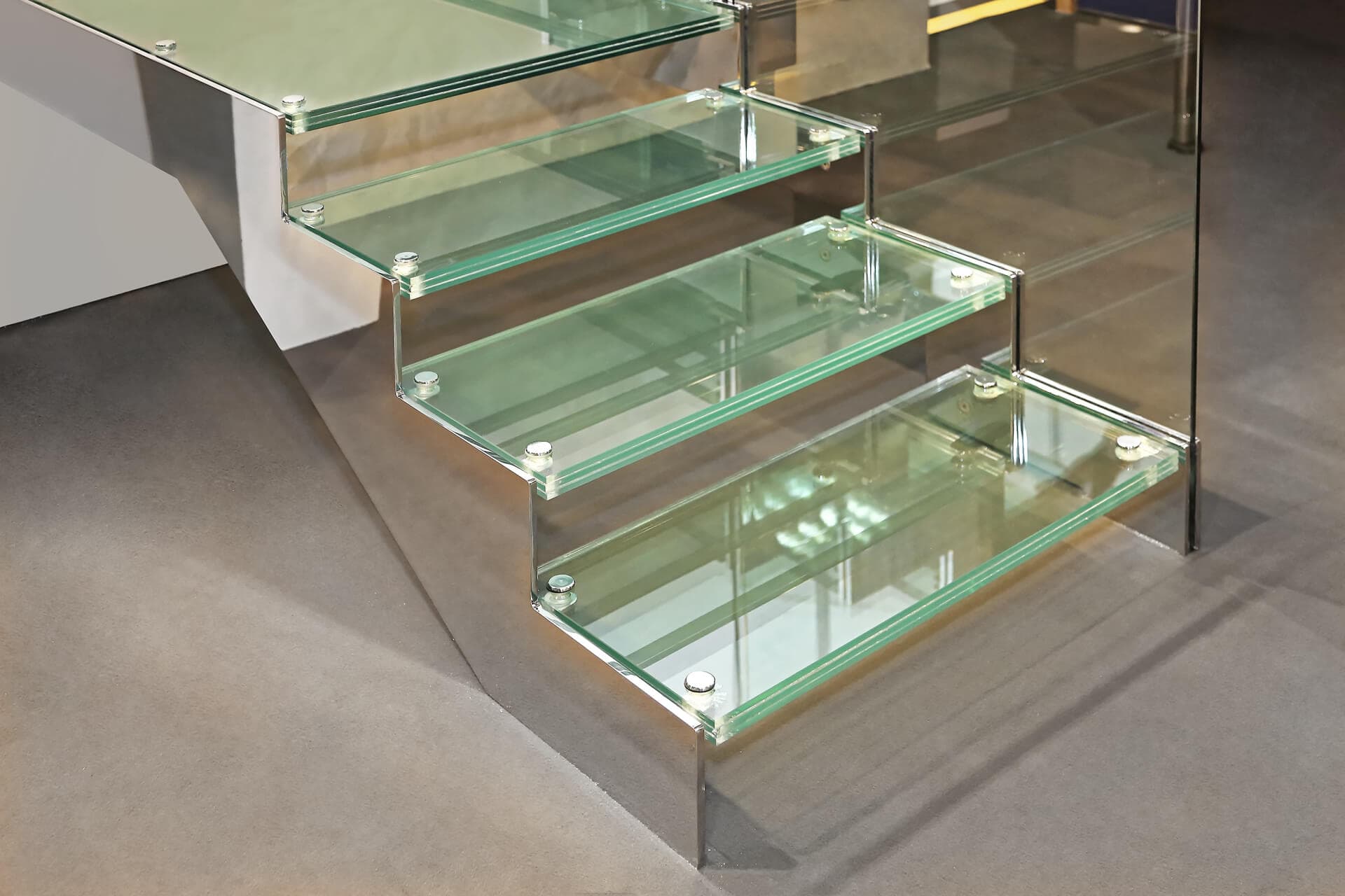 Escaleras de cristal: seguras y modernas