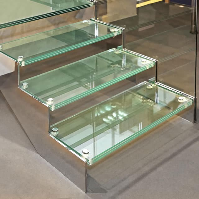Escaleras de cristal: seguras y modernas
